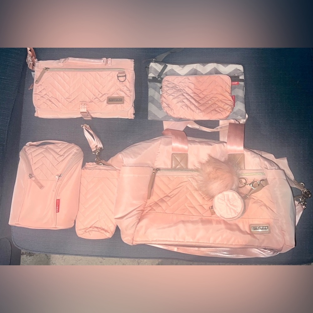 SKIP HOP BLUSH SUITE DUFFLE 8 PIECE DIAPER BAG SET!!!